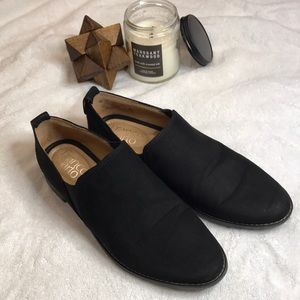 Good condition black shoes.